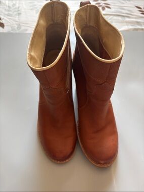 Women’s Over-the-Knee Brown Leather Boots — Sleek Pull-On Style